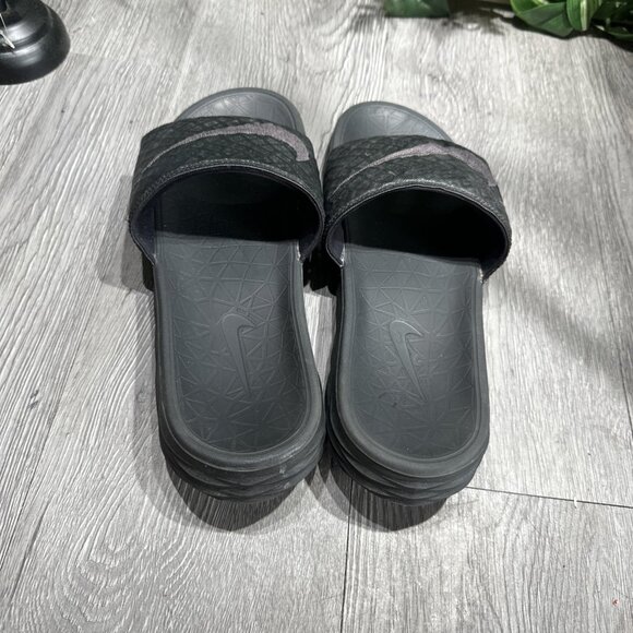 Nike Benassi Solarsoft Sandals Slides Size 8 Black Slippers On 705474-091